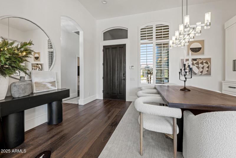 Entry / formal dining