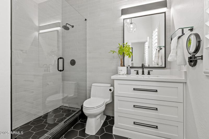 Guest bedroom 1 ensuite