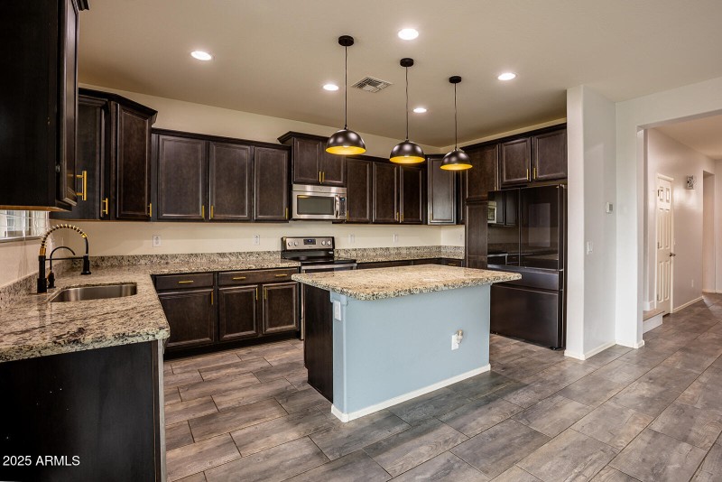 3312 E Russell St-13