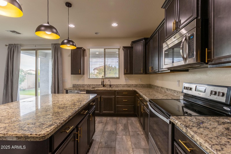 3312 E Russell St-15