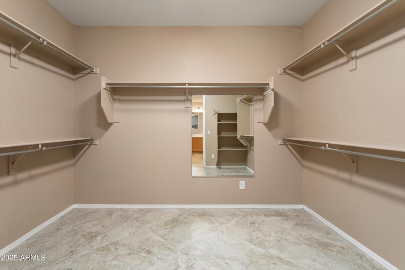 04-26735 W Oraibi Dr