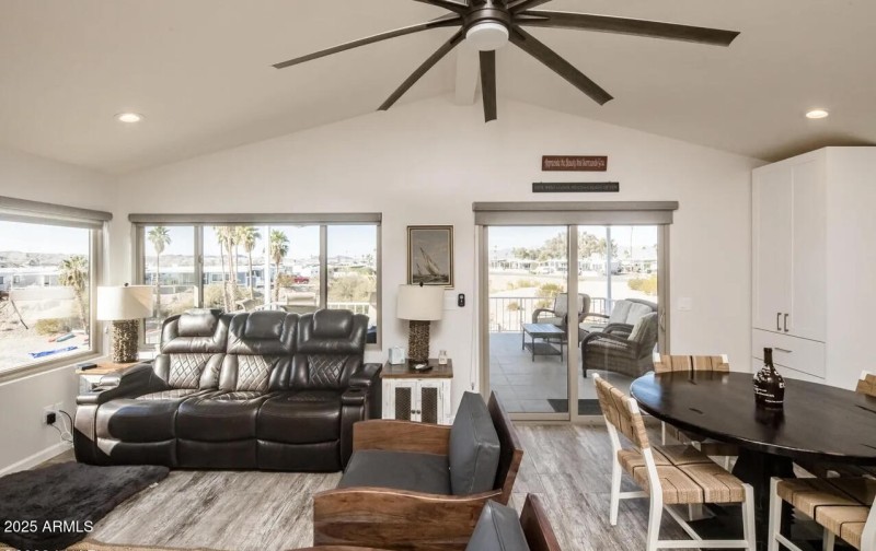 52f911e8cc6cc49f0134ead15d621ddcl-m17384