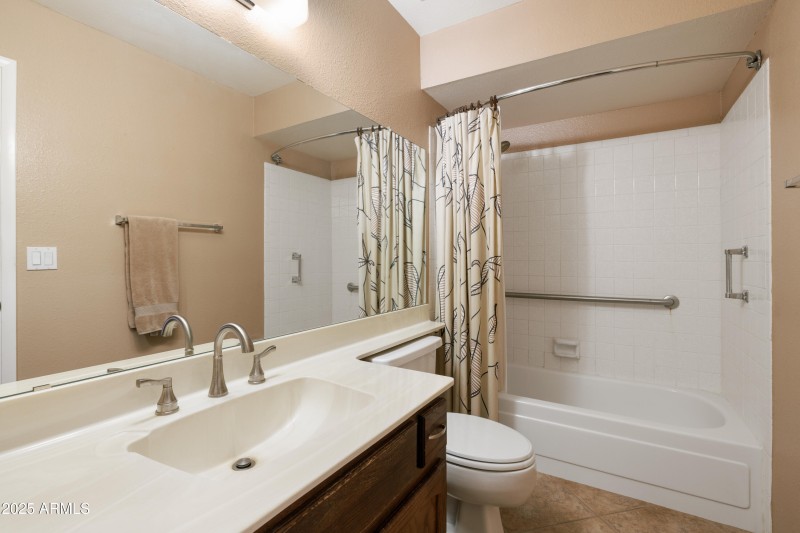 Upstairs_Guest_Bathroom