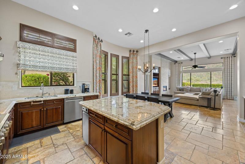 2424 W Shinnecock Ct