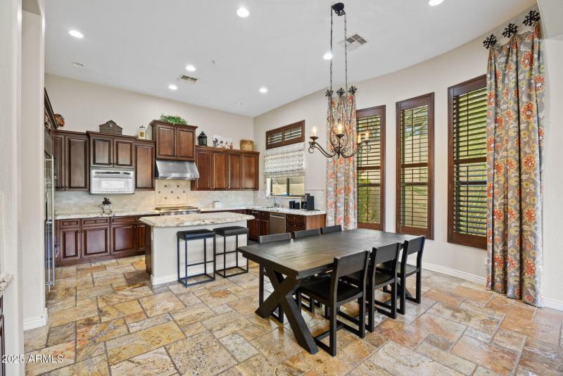 2424 W Shinnecock Ct