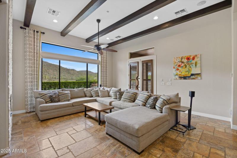 2424 W Shinnecock Ct