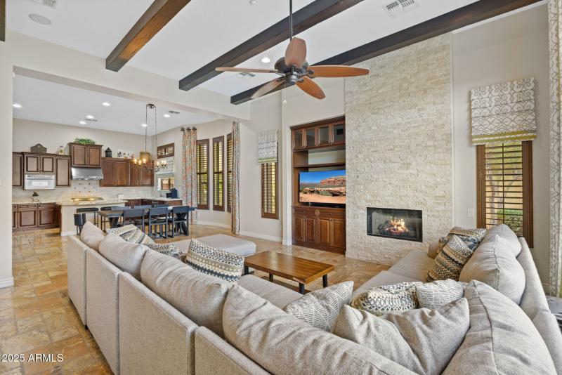 2424 W Shinnecock Ct