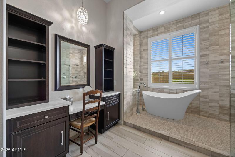 2424 W Shinnecock Ct