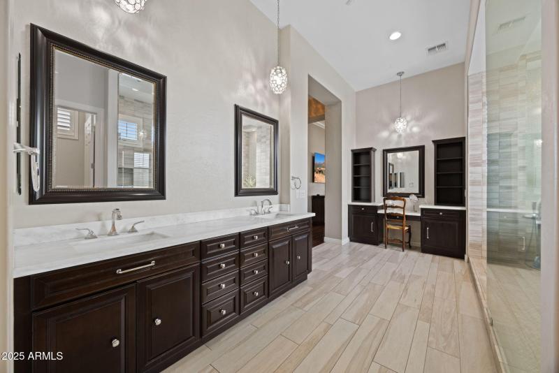 2424 W Shinnecock Ct