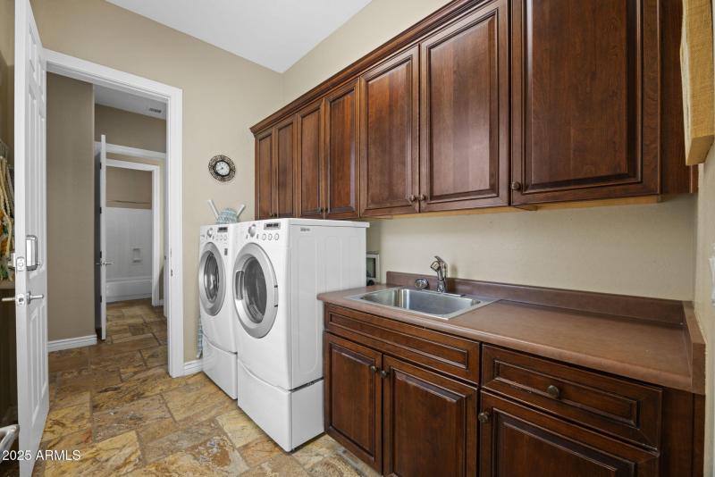 2424 W Shinnecock Ct