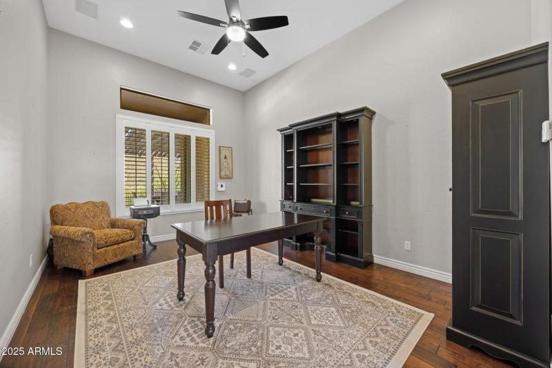 2424 W Shinnecock Ct