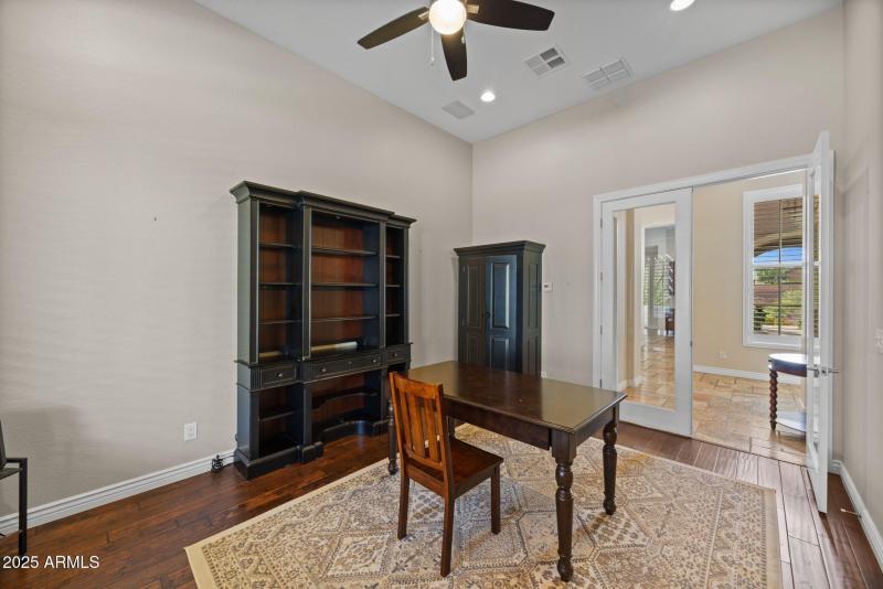 2424 W Shinnecock Ct