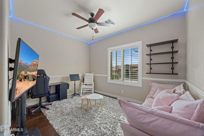 2424 W Shinnecock Ct