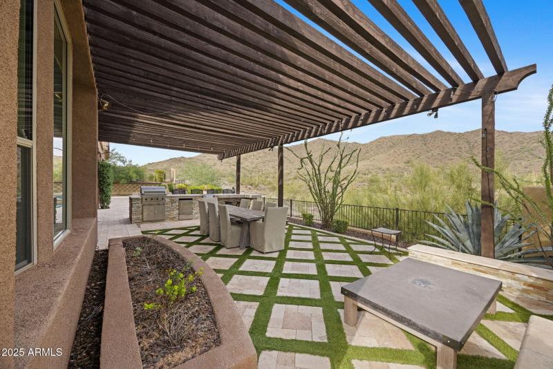 2424 W Shinnecock Ct