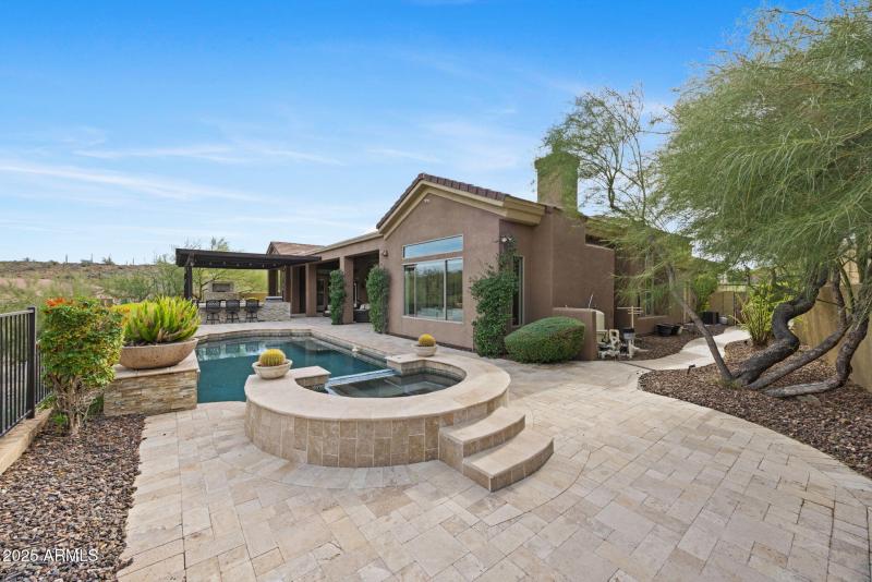 2424 W Shinnecock Ct