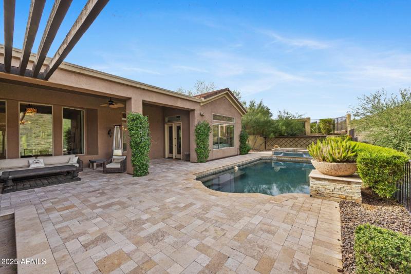 2424 W Shinnecock Ct