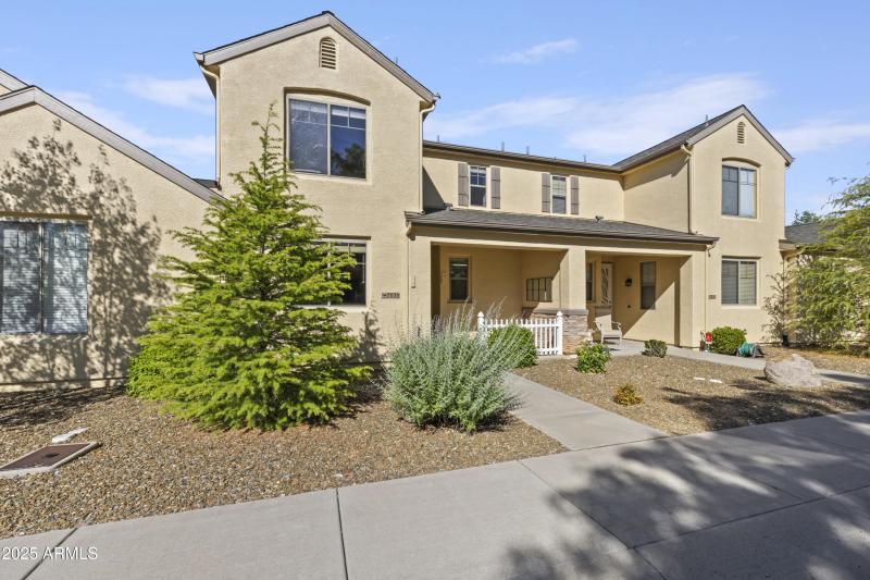 003_011Front Exterior