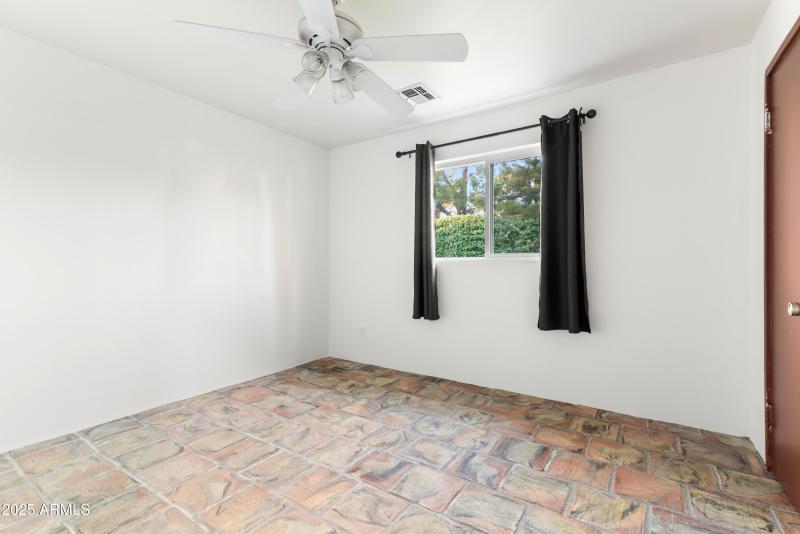 46_7502 n 7th ave-46