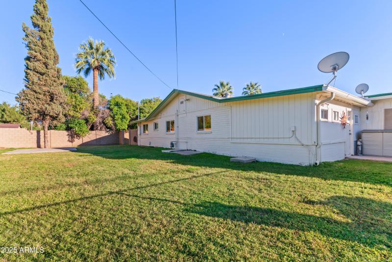 58_7502 n 7th ave-58