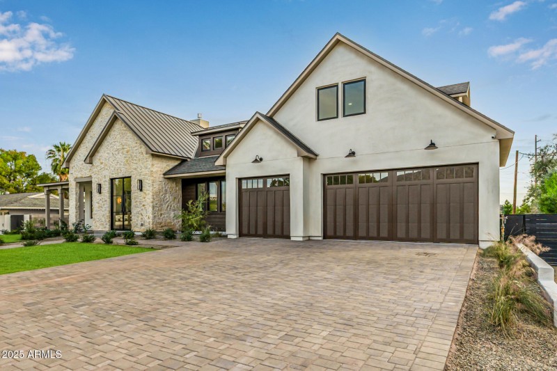 09 - Del Paisano Calle