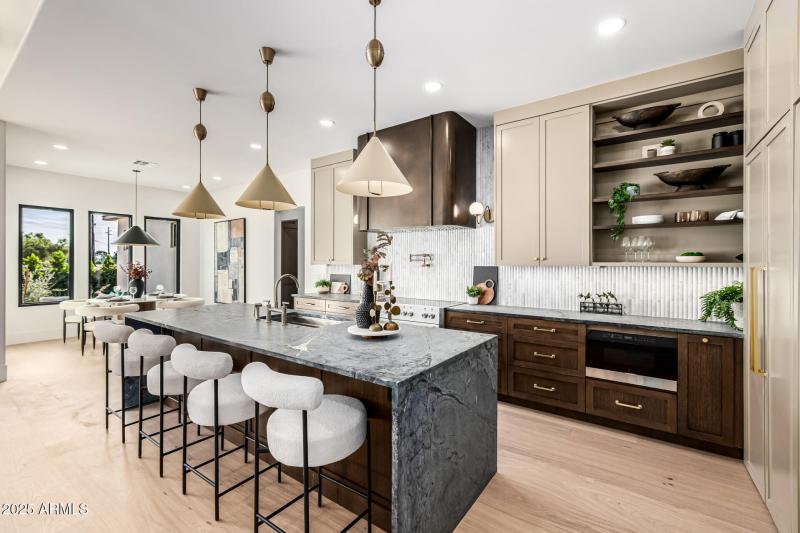 25 - Del Paisano Calle