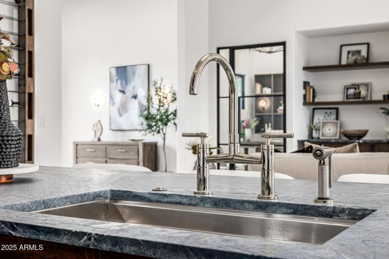 30 - Del Paisano Calle