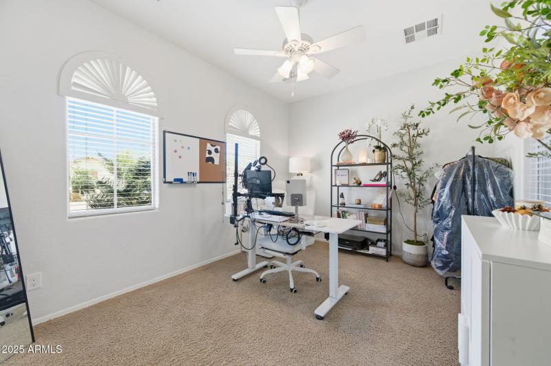 13-web-or-mls-36153 W Merced St-13