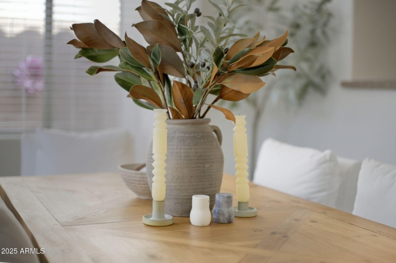 18-web-or-mls-36153 W Merced St-18