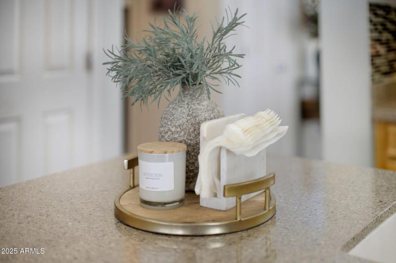 21-web-or-mls-36153 W Merced St-21