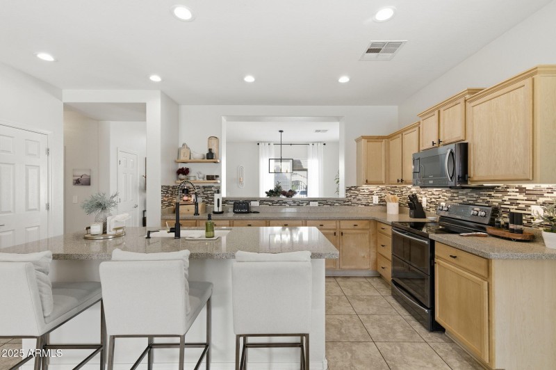 22-web-or-mls-36153 W Merced St-22