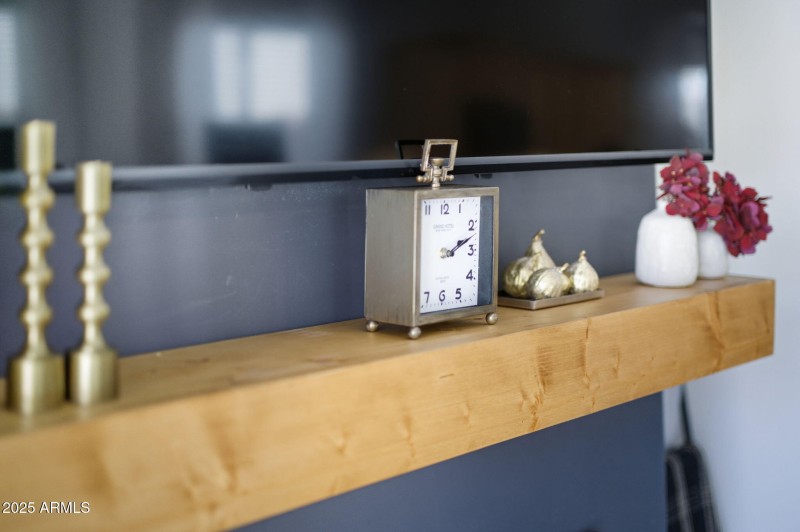 28-web-or-mls-36153 W Merced St-28