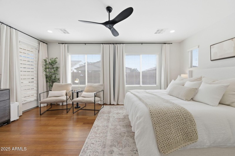 39-web-or-mls-36153 W Merced St-39