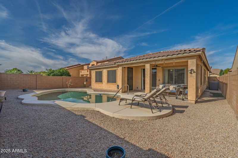 46-web-or-mls-36153 W Merced St-46