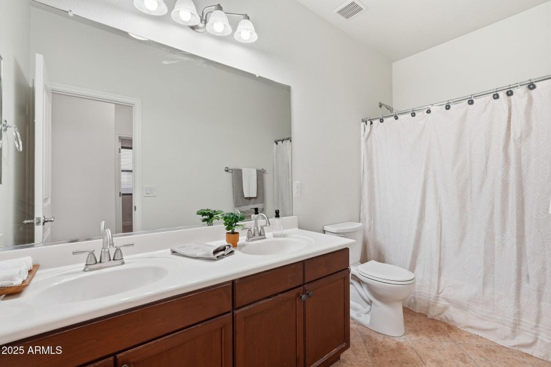 Guest bath dual sinks