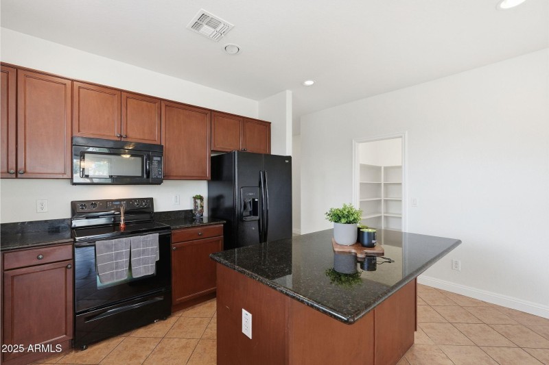 Kitchen & walk in pantry