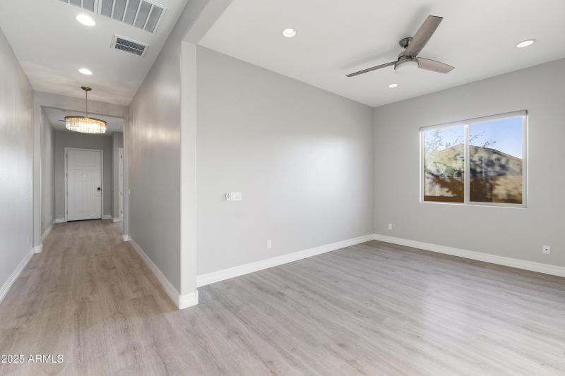 06-11086 W Hadley St