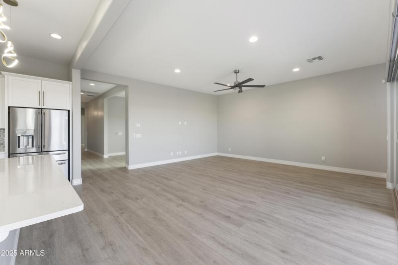 11-11086 W Hadley St