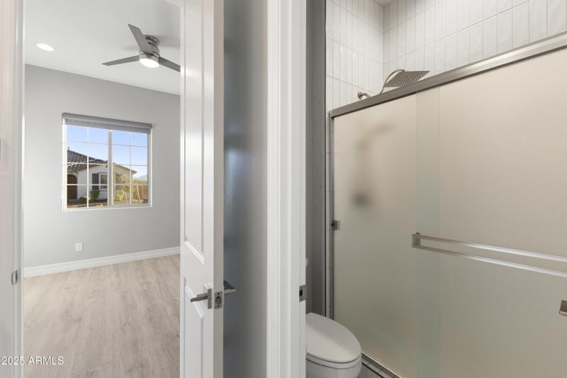 22-11086 W Hadley St