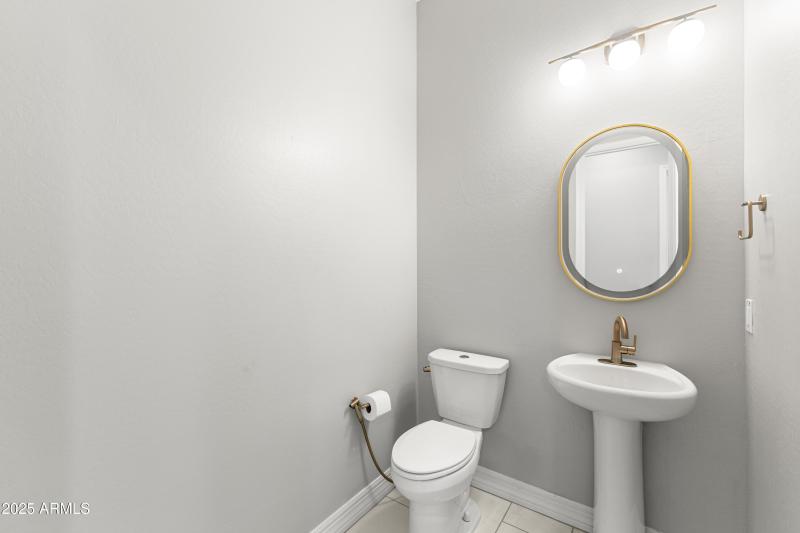 30-11086 W Hadley St