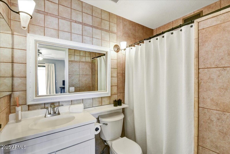 Ensuite Primary Bathroom