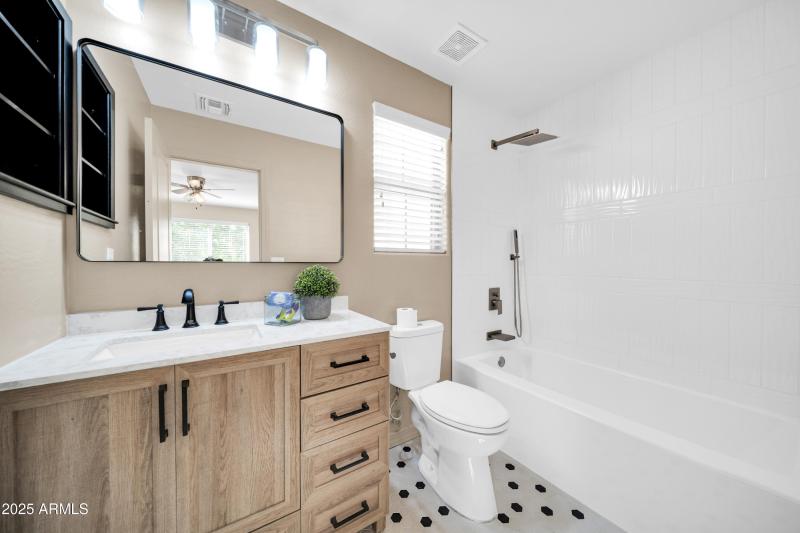 3702 W McCauley Ct-26