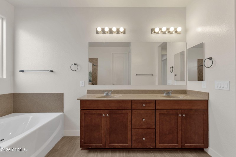 26-web-or-mls-15360-w-corrine-dr