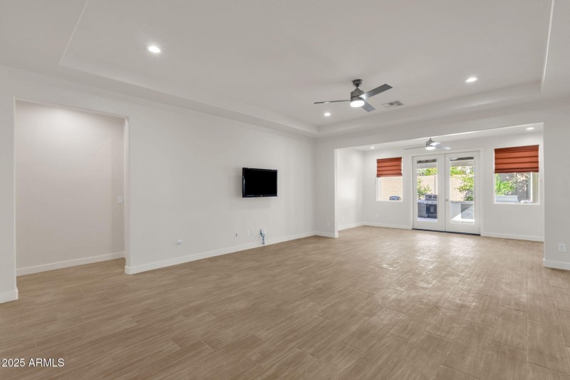 4-web-or-mls-15360-w-corrine-dr