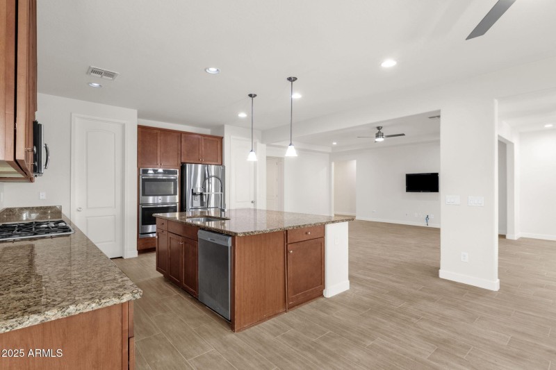 11-web-or-mls-15360-w-corrine-dr