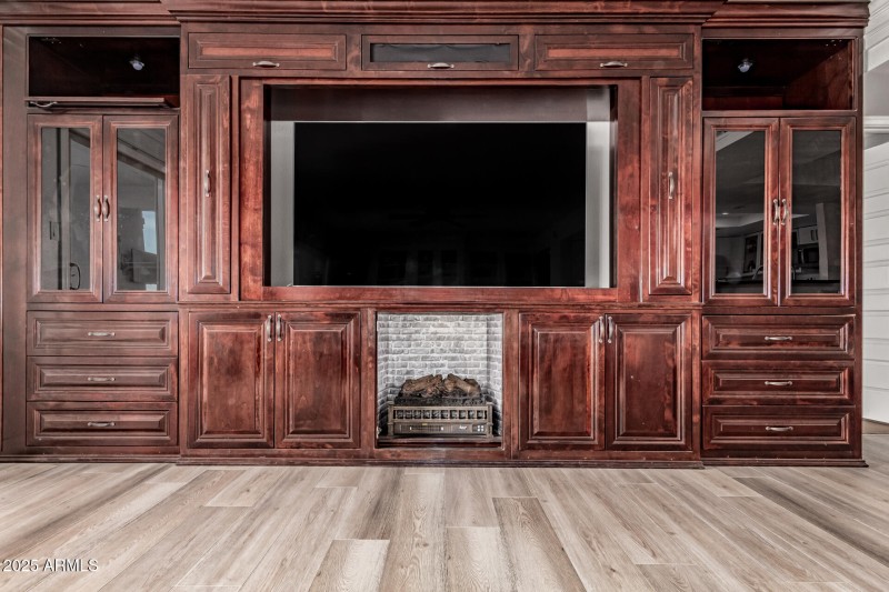 ELECTRIC FIREPLACE FOR COZY EVENINGS