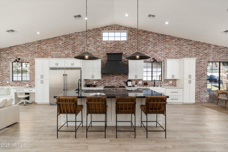 13-4208 N 41st Pl (13 of 78)