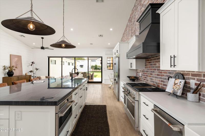 16-4208 N 41st Pl (16 of 78)