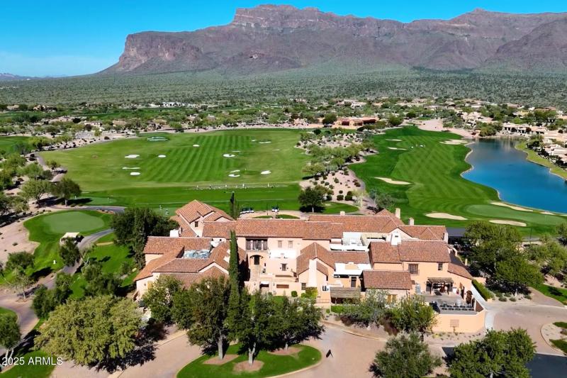 Superstition Foothills community