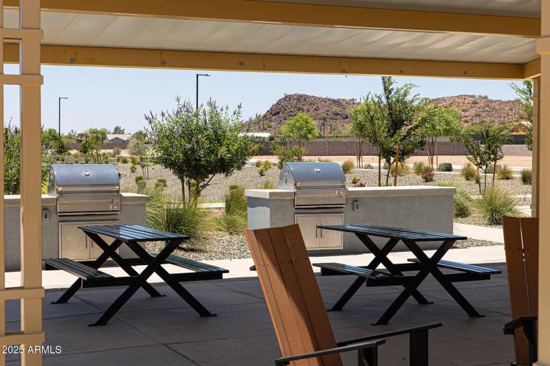 PHX_Miravida_Amenity_BenchesGrill