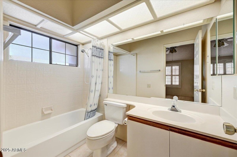 21-Guest Bath